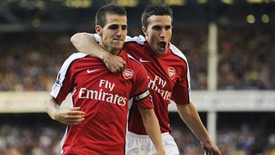 越来越大了，泰州高速口已经搭好巨幅“苏超”冠军标语